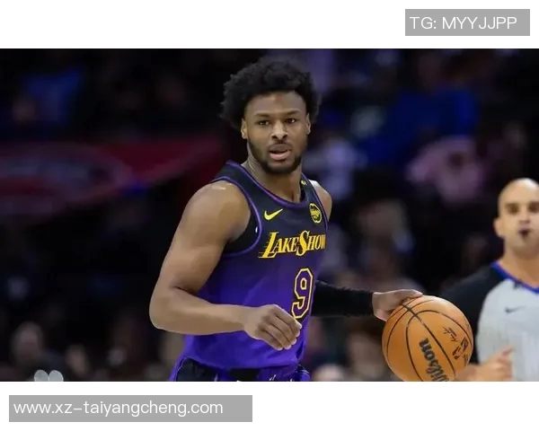 布克全力以赴砍下38分却难救主球队失利表现令人心疼