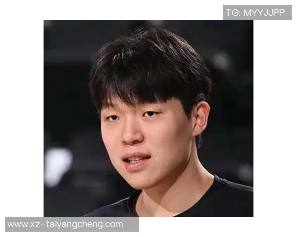 杨瀚森专注肉搏对抗亚当斯展现出色效果谁也别跳的战术策略分析 杨瀚森专注肉搏对抗亚当斯展现出色效果谁也别跳的战术策略分析